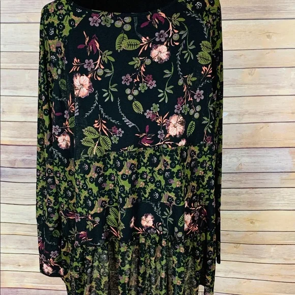Free People Floral V-Neck Tunic in Black and Pink - Picture 7 of 8